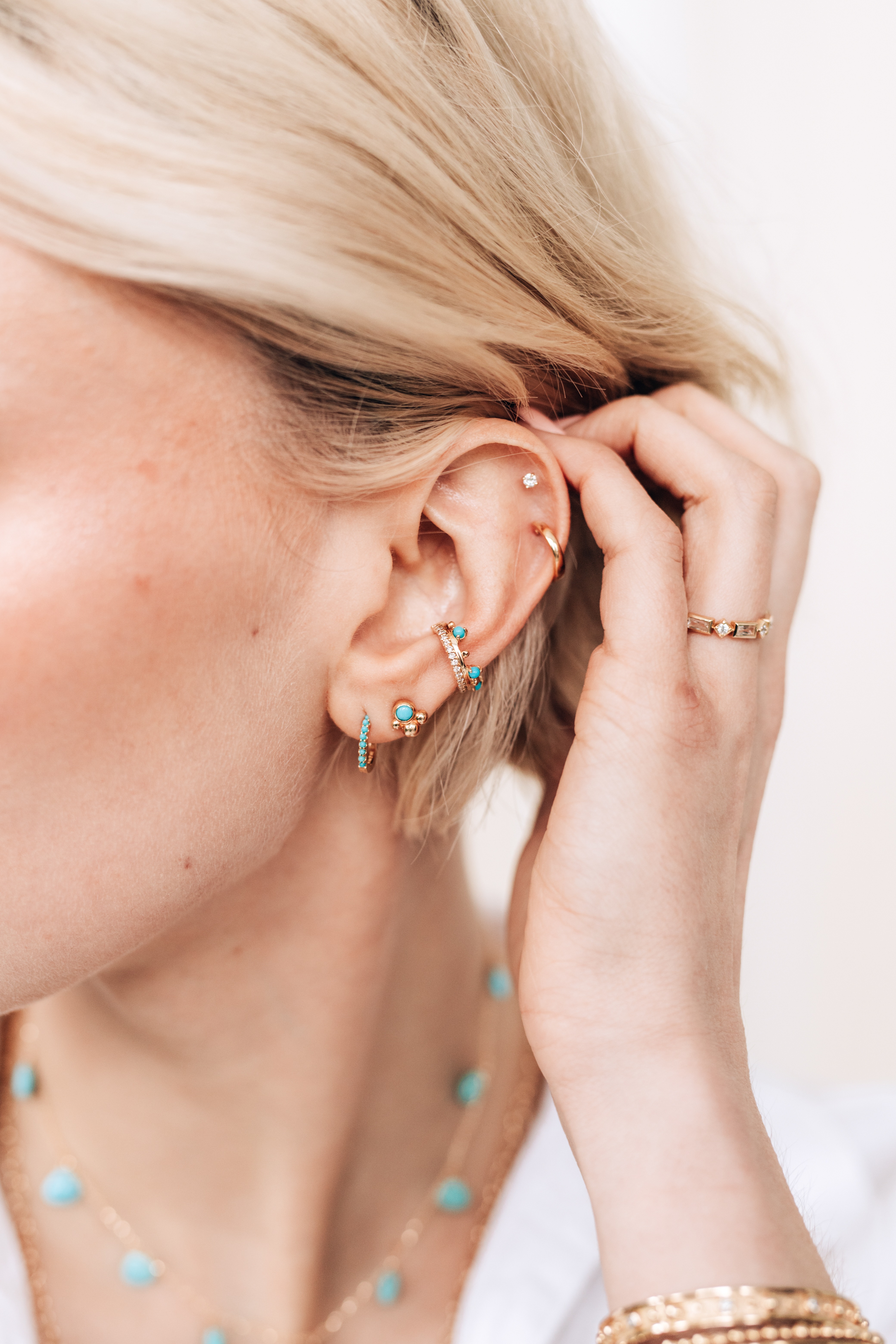 Anzie specializes in earrings 293
